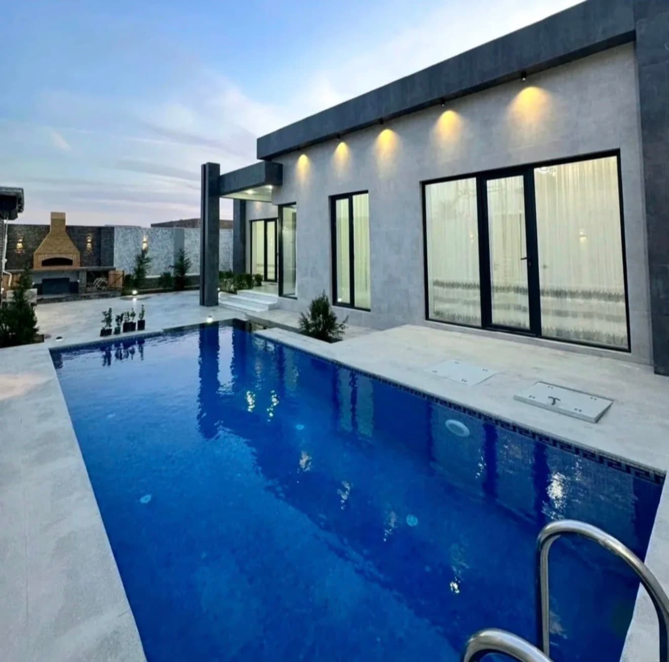 Premium gecə işıqlı villa hovuzu